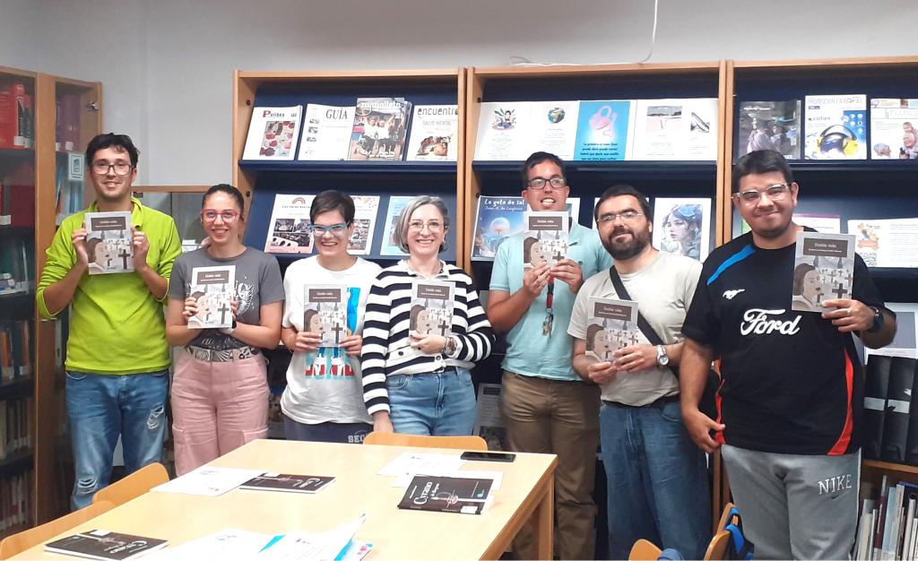 Doble vida - Biblioteca Lectura Fácil